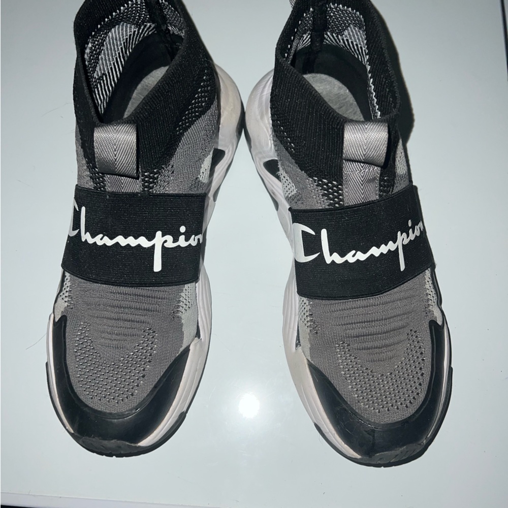 Champions men’s size 8